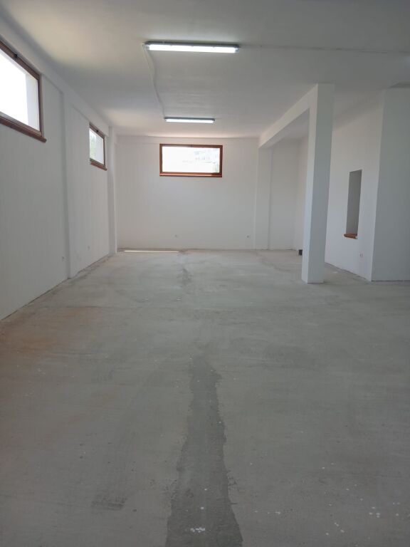Qira Hapësirë e Gjerë Garazhi 200 m2 Shumë e Re – Përdorim Magazinë / Tregtare / Aktivitet