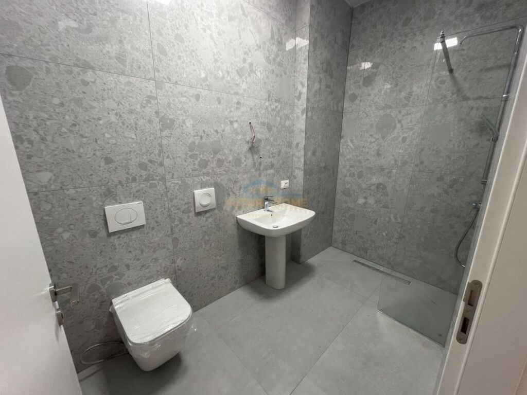 Affitto, Appartamento 3+1+2, Complesso Ndregjoni, Tirana