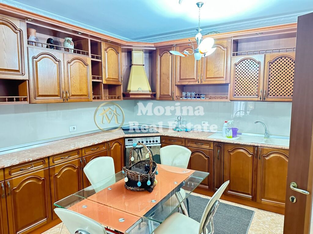 Affitto Apartament 2+1+2, Zogu i Zi, 700 Euro/mese