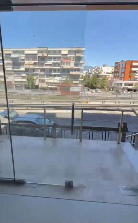 Qera | Ambjent Biznesi | Komuna e Parisit | 1500 €/muaj