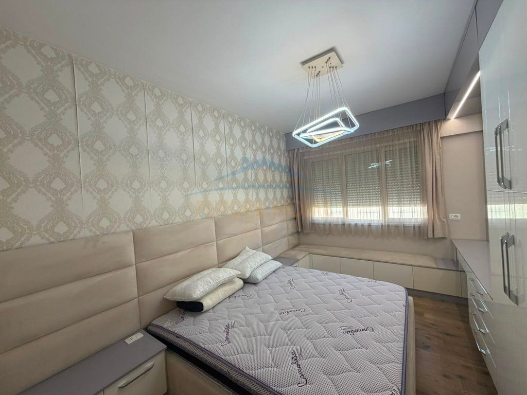 Qera, Apartament 2+1+2, Komuna e parisit, Kristal Center, Tirane