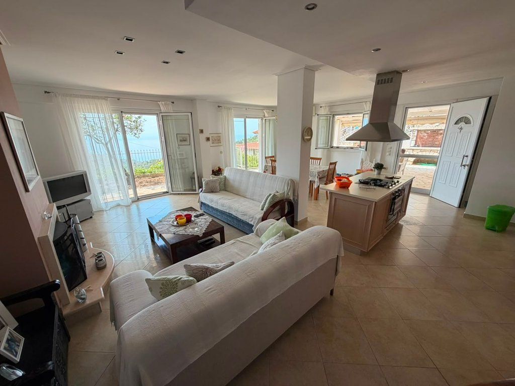 PIQERAS, HIMARE, VILE ME PAMJE NGA DETI PER SHITJE 260,000 €