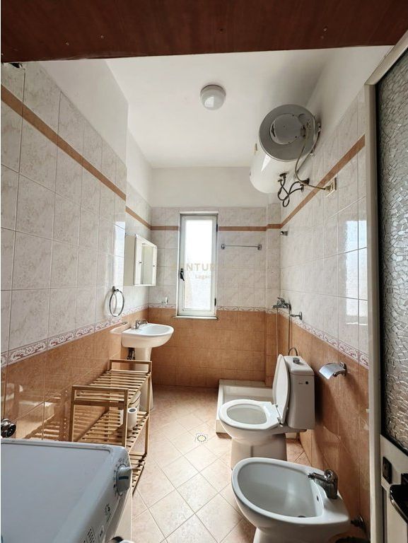 Apartament 2+1 për Qira – Kryqëzimi i Spitaleve ,përballë Farmacisë 10!!