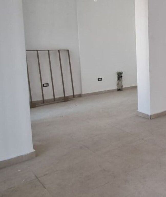 Shitet apartament 1+1 tek Selvia , Rruga e Dibres .