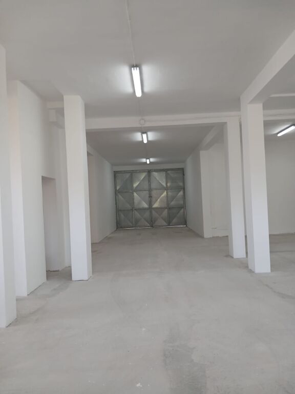 Qira Hapësirë e Gjerë Garazhi 200 m2 Shumë e Re – Përdorim Magazinë / Tregtare / Aktivitet
