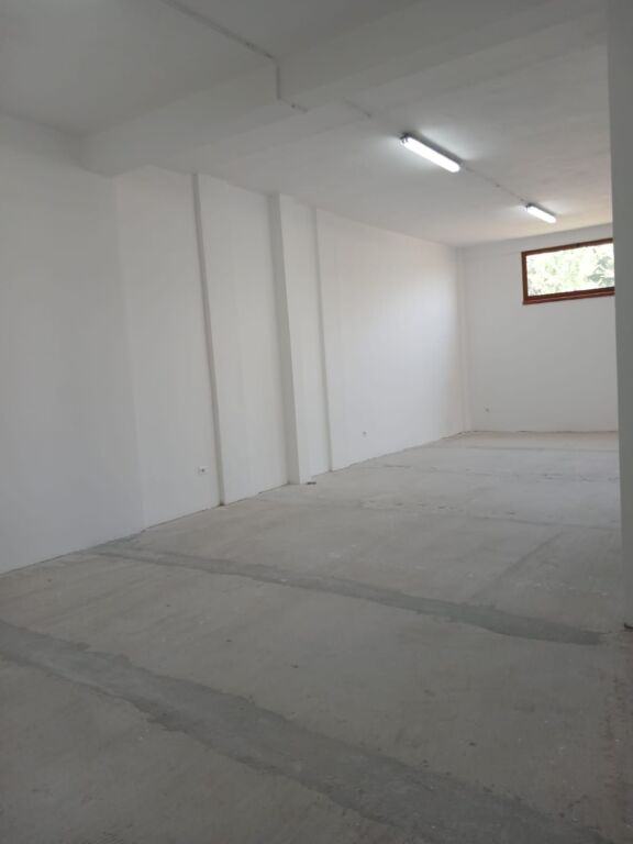 Qira Hapësirë e Gjerë Garazhi 200 m2 Shumë e Re – Përdorim Magazinë / Tregtare / Aktivitet