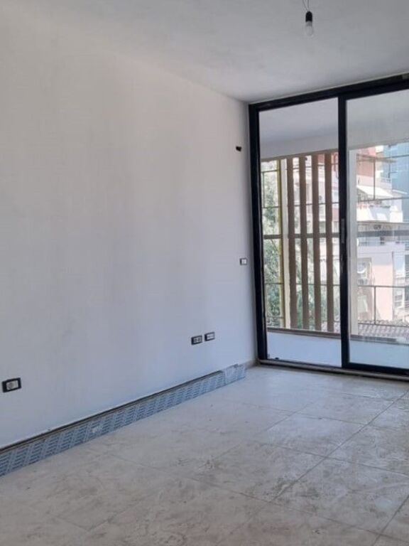 Shitet apartament 1+1 tek Selvia , Rruga e Dibres .