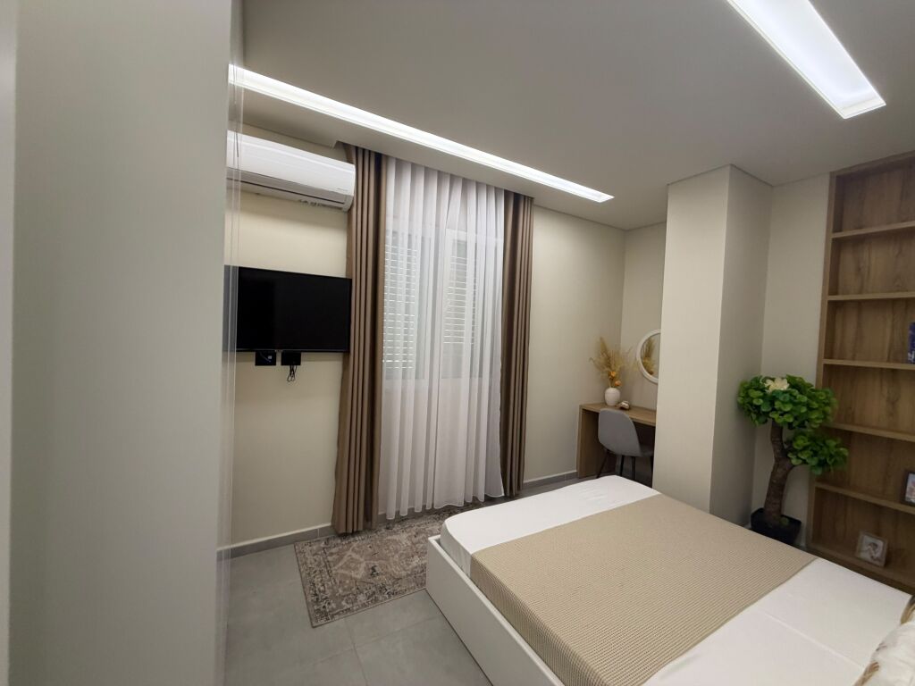 Shitet Ambjent Biznesi dhe 3 Apartamente ne Plazh