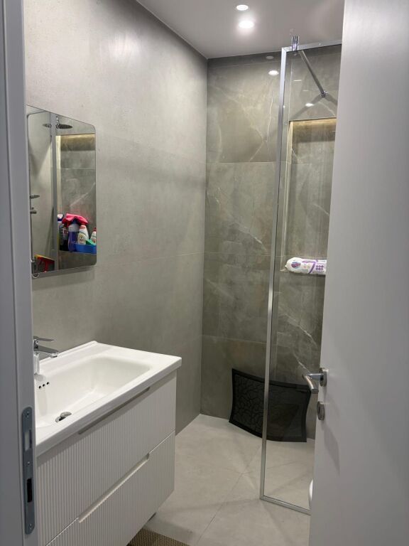 Affitto | Ambjent Biznesi | Rruga Myslym Shyri | 700 €/mese