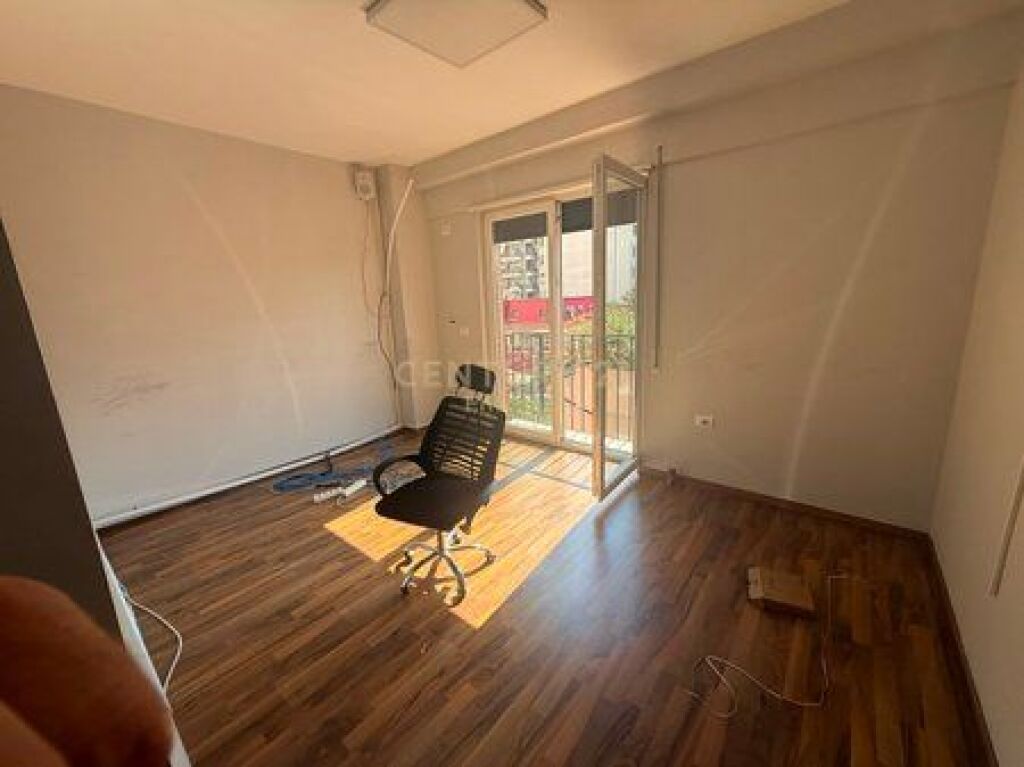 AMBIENT PREMIUM PËR ZYRË+2 PARKIME​ TE 21 DHJETORI