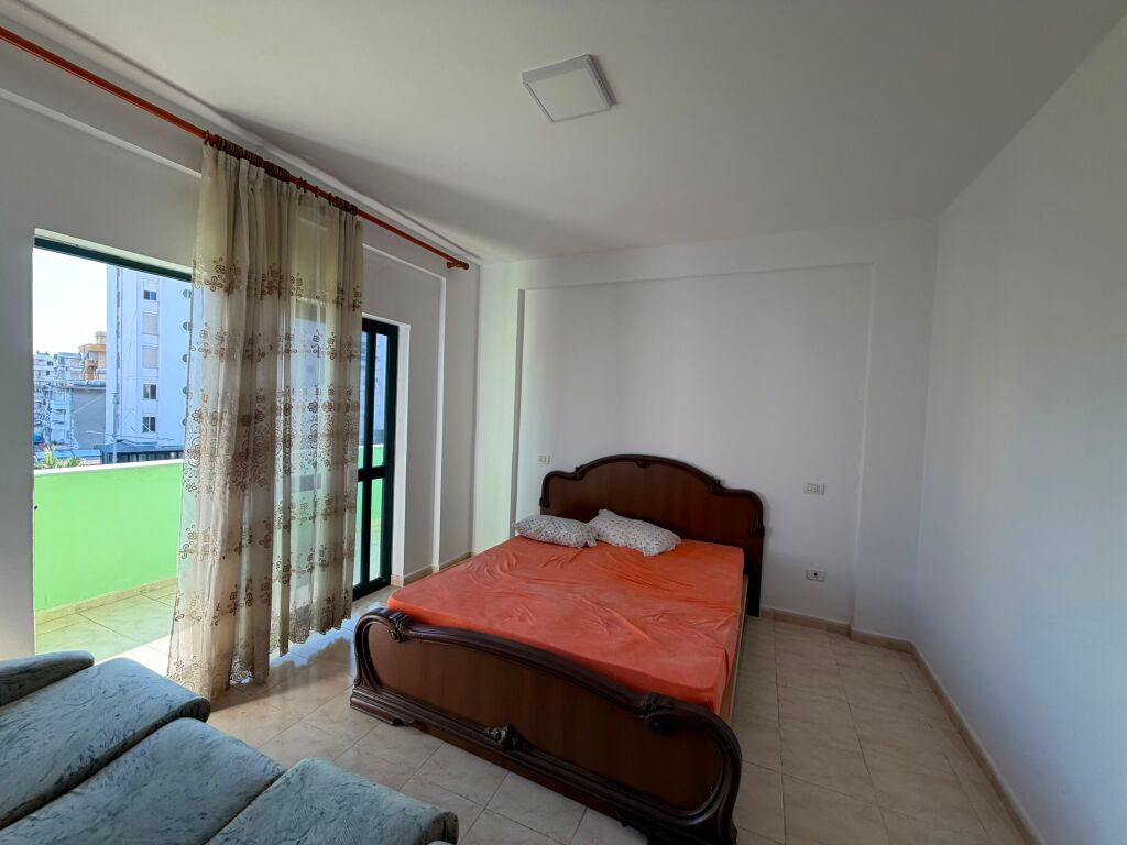Shitet apartament 2+1+2plazh durres