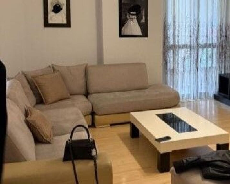 Shitet apartament 2+1+2 tek 21 Dhjetori , Rruga Muhamet Gjollesha , Rruga e Kavajes .