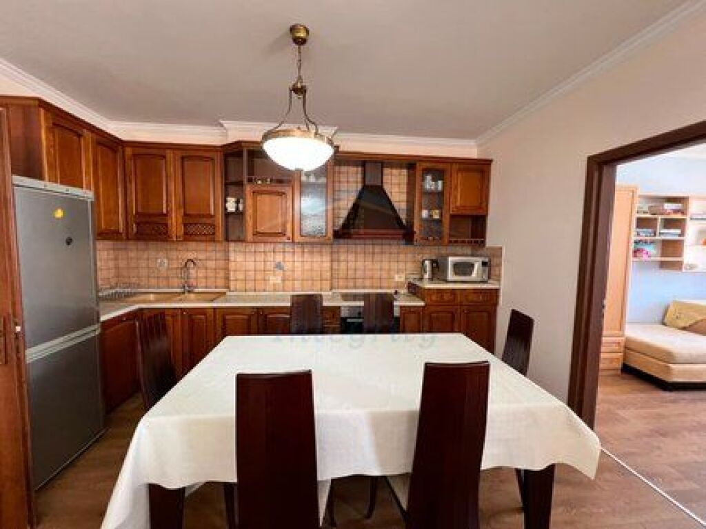 Rent, Apartment 2+1+2, Elbasanit Street, Tirana.