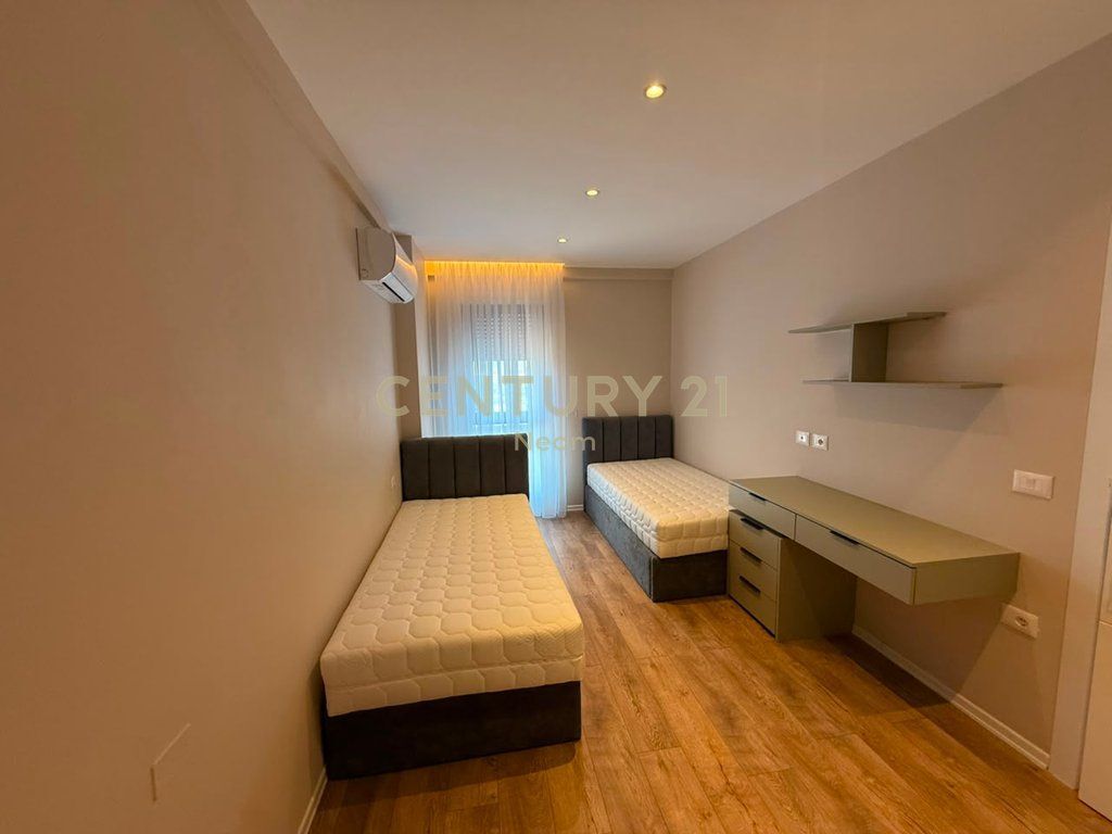 JEPET APARTAMENT LUKSOZ ME QIRA 2+1+PARKIM, BULEVARDI I RI 1,100 € /Muaj