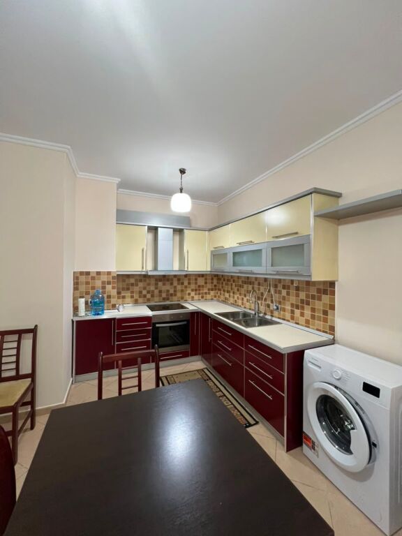 🏡 JEPET ME QIRA APARTAMENT 1+1  📍 Vendndodhja: Ali Demi, tek Muzeu i Shkencave të Natyrës💰 Çmimi: 50,000 lekë/muaj