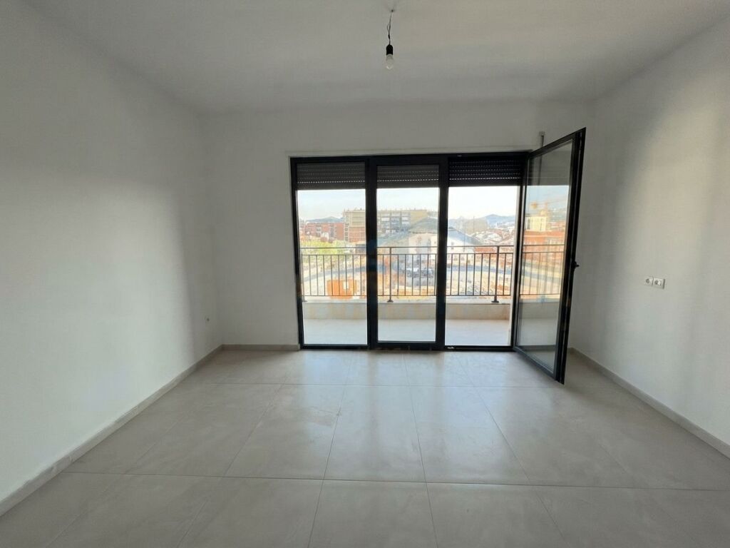Affitto, Appartamento 3+1+2, Complesso Ndregjoni, Tirana
