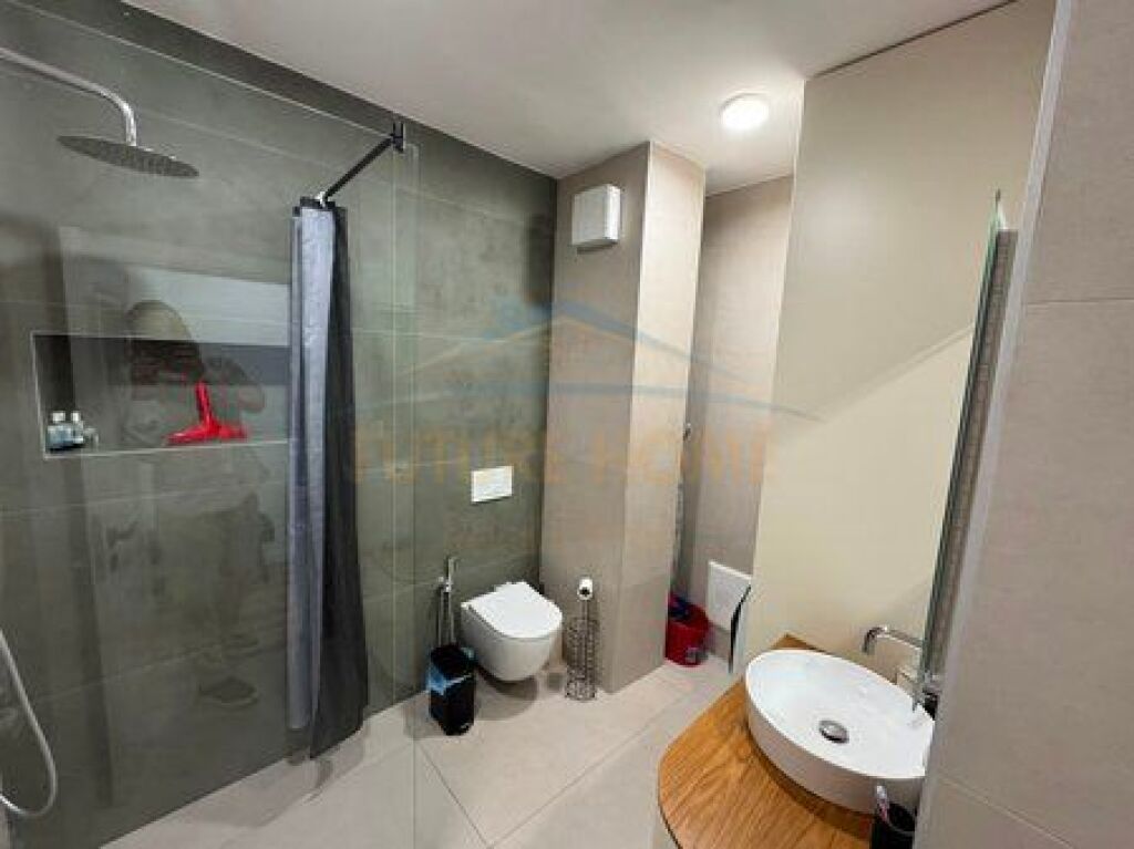 Qira, Apartament 1+1, Shkolla e Kuqe, Tiranë.