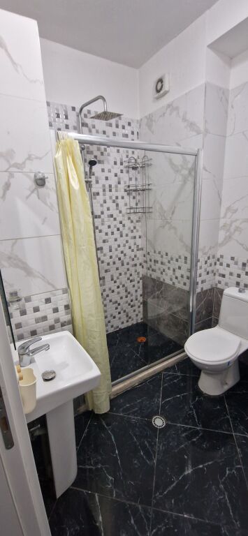 1+1 me qera Don Bosko, Tiranë