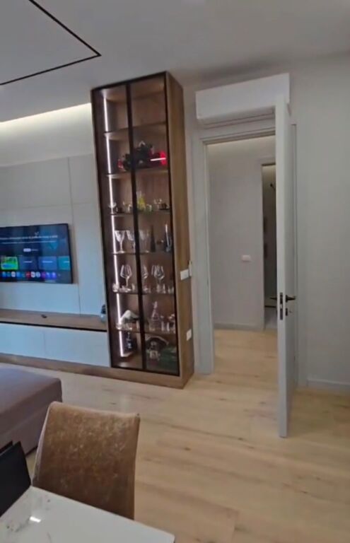 Shitet Apartament 1+1 "Liqeni i thate"