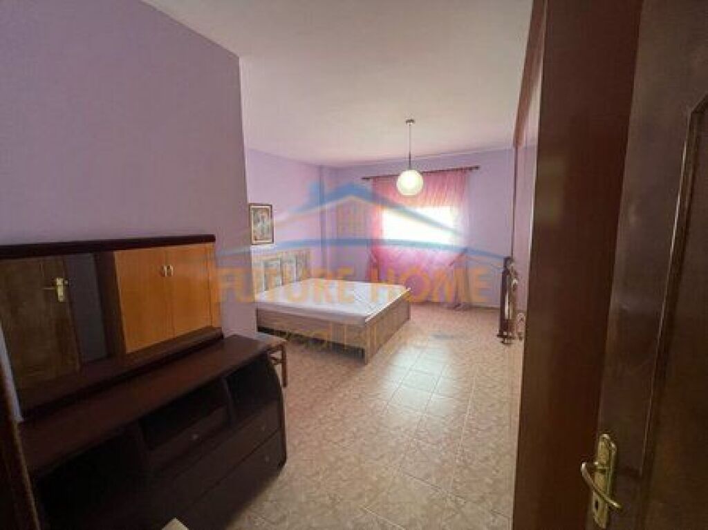 Rent, Apartment 2+1, Commune of Paris, Tirana. 