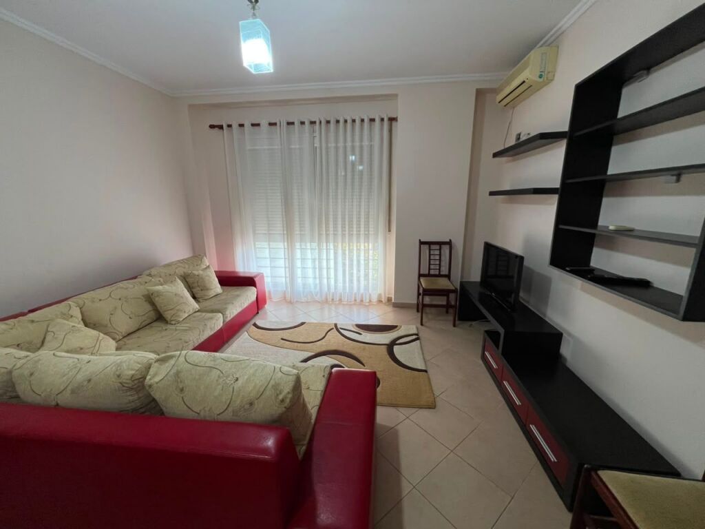🏡 JEPET ME QIRA APARTAMENT 1+1  📍 Vendndodhja: Ali Demi, tek Muzeu i Shkencave të Natyrës💰 Çmimi: 50,000 lekë/muaj