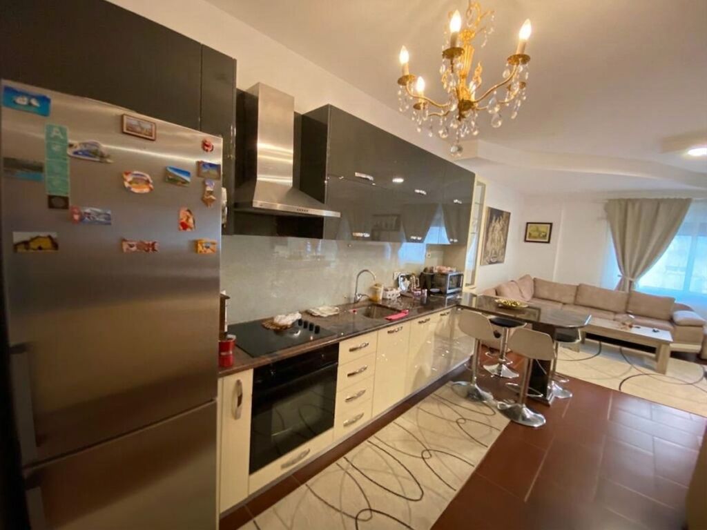 Qera, Apartament 2+1+2, Kamez