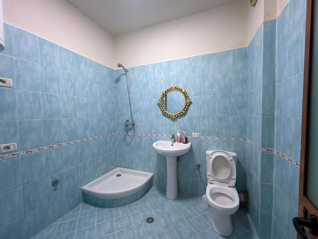 Shitet Apartament 2+1+2+2 te Rrota Kuqe Plazh
