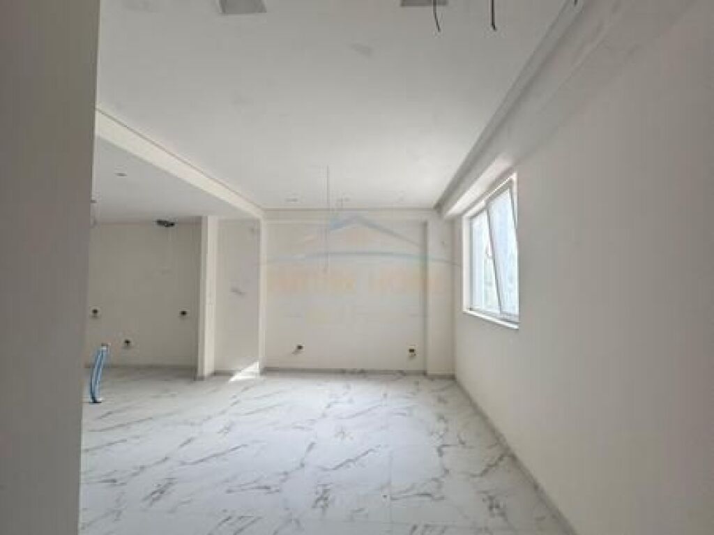 Shitet, Duplex , Fresk , Tiranë