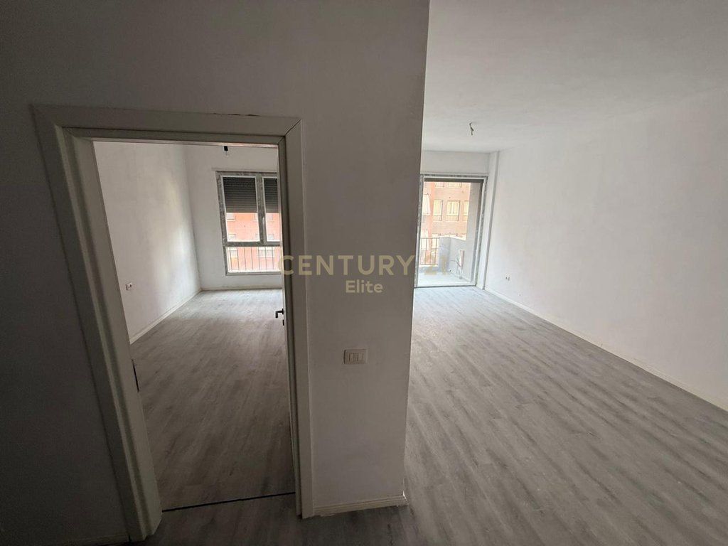 SHITET APARTAMENT 2+1+2 NE RRUGEN 5 MAJI