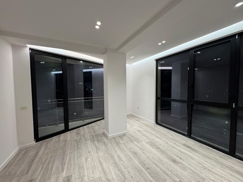 Ambient Biznesi/Apartament Bosh me Qera Rruga Mine Peza, Prane Prokurorise ID 5361
