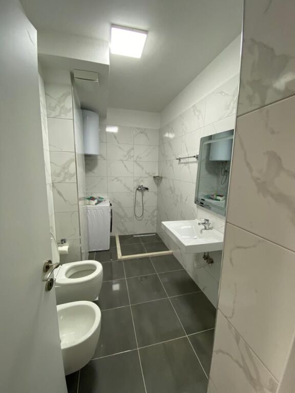 🏡 Apartament 2+1+2 me qera  📍Rezidenca Turdiu   🏢 Kati 5  🛗 Me ashensor  📐 Sipërfaqja: 120m² 🌿 Me ballkon   💰 Çmimi: 75.000 Lekë/Muaj  📩 Për më shumë informacion ose për një vizitë në pronë, kontaktoni.
