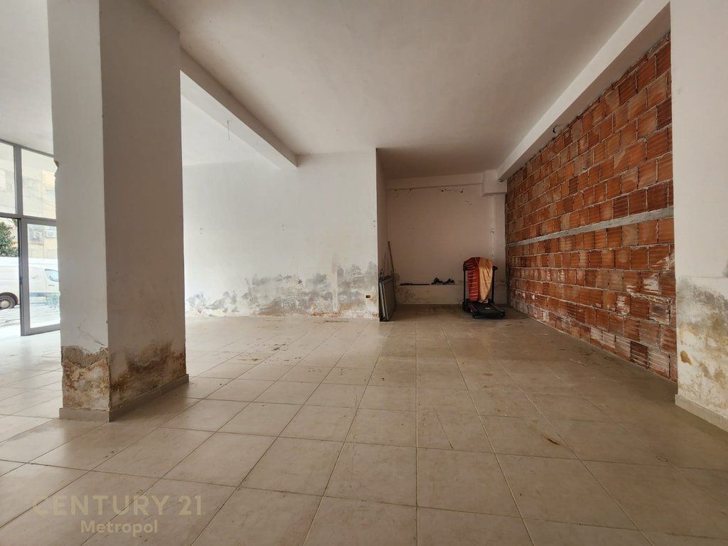 COMMERCIAL SPACE FOR RENT IN FRESK, NEAR 17 SHKURTI SCHOOL!
