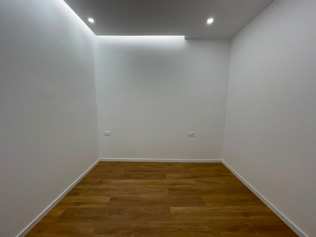 Apartament 1+1 per shitje te Komuna Parisit