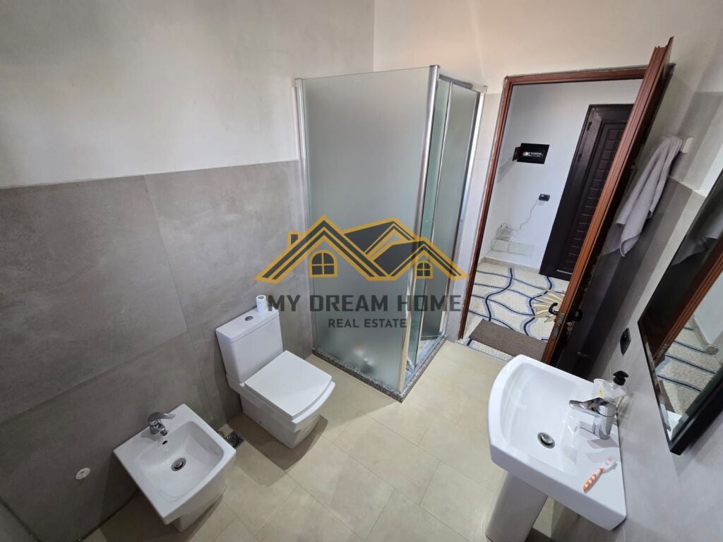 SHITET APARTAMENT 2+1 PRAN POLICIS DURRES!