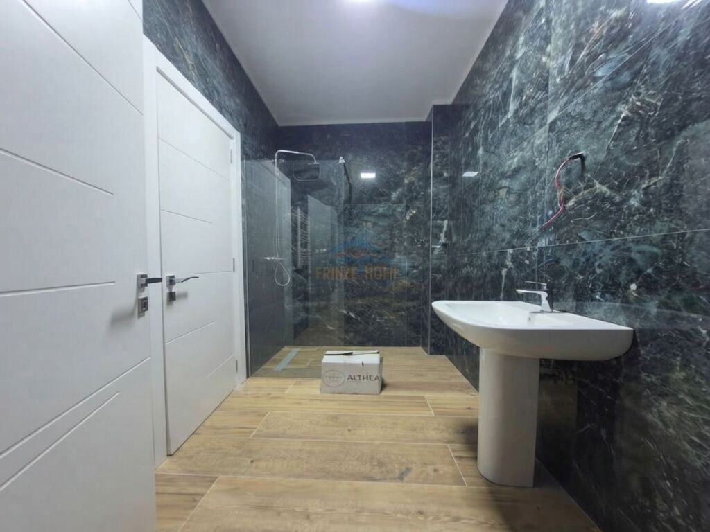 Affitto, Appartamento 3+1+2, Complesso Ndregjoni, Tirana
