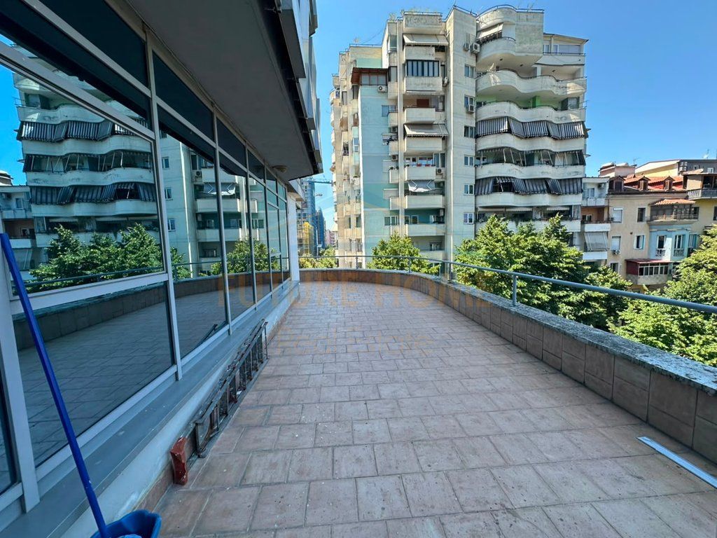 QERA AMBJENT BIZNESISKY TOWER BLLOK