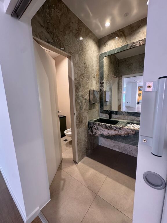 UFFICIO IN AFFITTO  580M2 COMPLESSO DELIJORGJI
