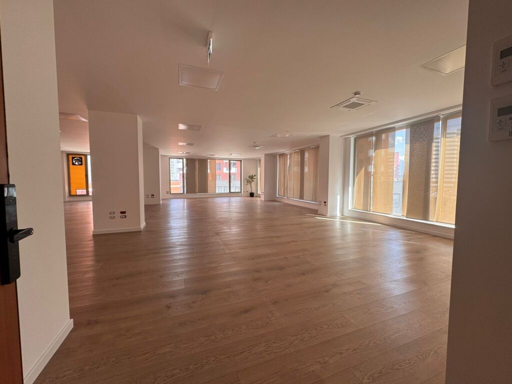 UFFICIO IN AFFITTO  580M2 COMPLESSO DELIJORGJI