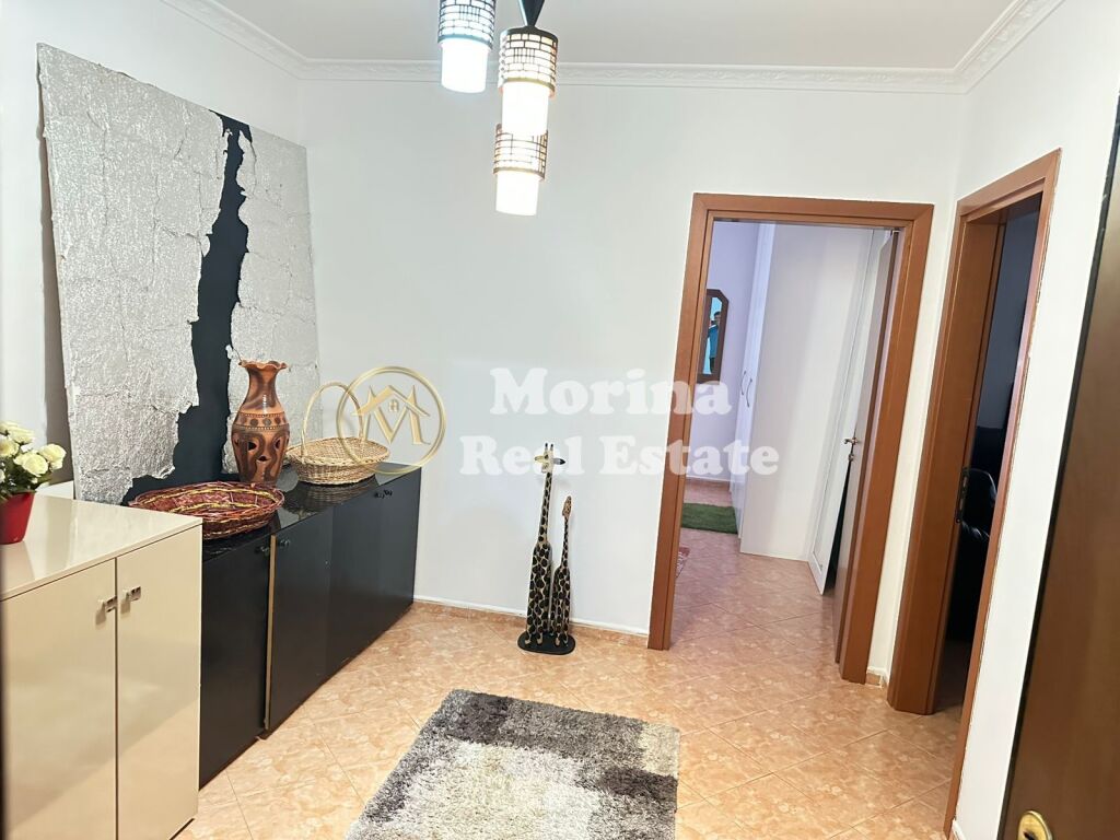 Affitto Apartament 2+1+2, Zogu i Zi, 700 Euro/mese