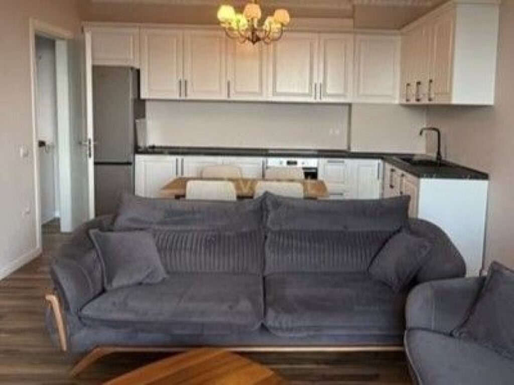 Shitet apartament 2+1+2 tek Liqeni i Thate , Kopshti Botanik .