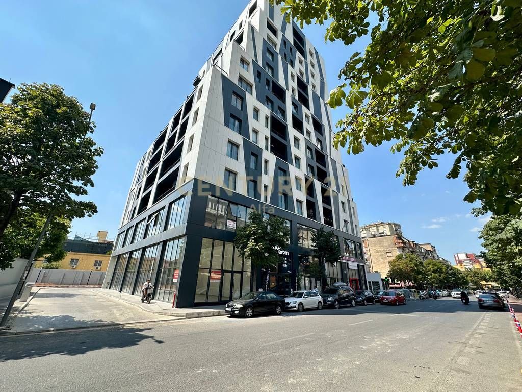 QIRA, AMBIENT KOMERCIAL PREMIUM NË RRUGËN E BARRIKADAVE❗️