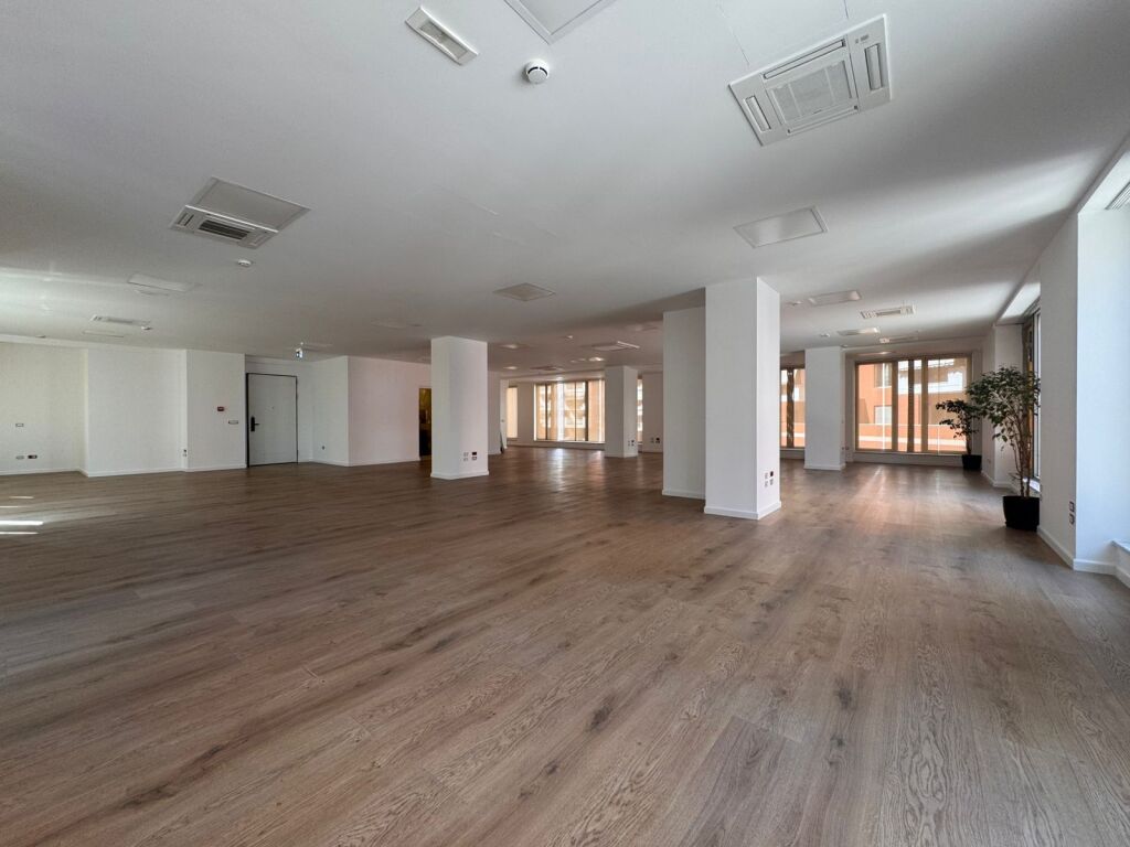 UFFICIO IN AFFITTO  580M2 COMPLESSO DELIJORGJI