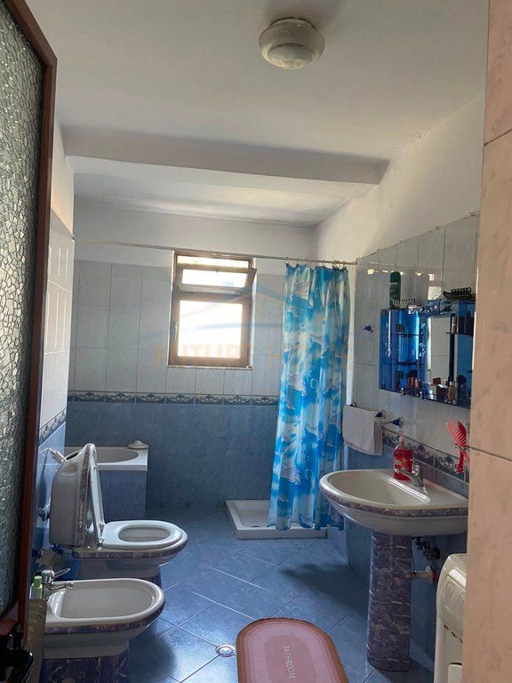 Shitet, Apartament 3+1, Misto Mame, Tiranë.
