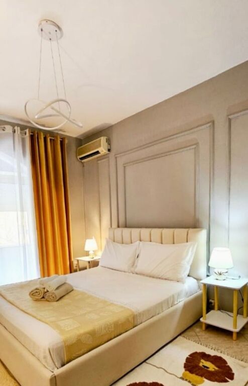 Jepet me qera apartament 1+1 . Rruga kavajes