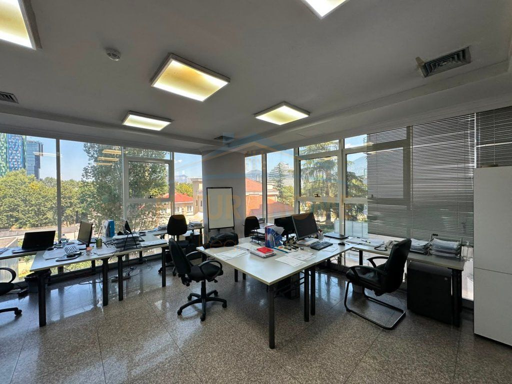 Qera, Ambient per zyra , Blloku, Tirane.