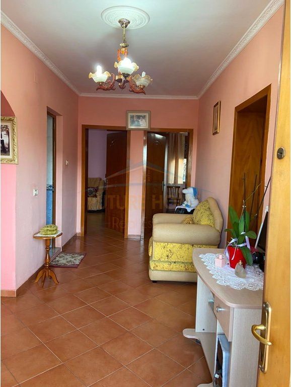 Shitet, Apartament 3+1, Misto Mame, Tiranë.