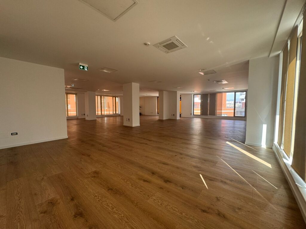UFFICIO IN AFFITTO  580M2 COMPLESSO DELIJORGJI