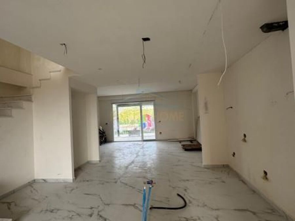 Shitet, Duplex , Fresk , Tiranë