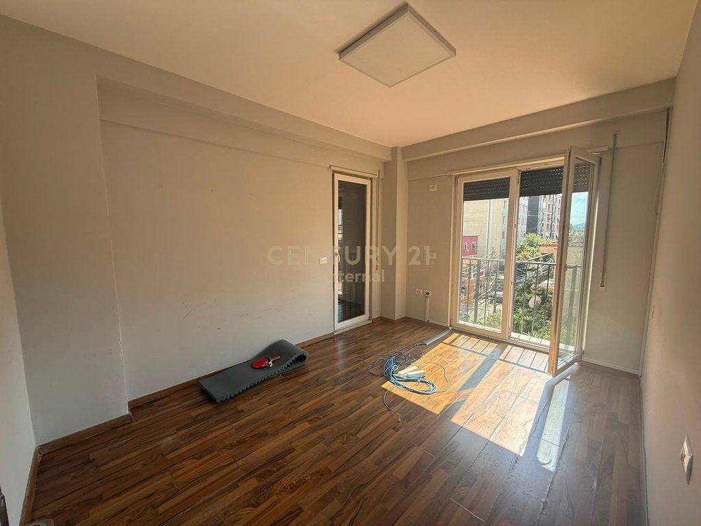 AMBIENT PREMIUM PËR ZYRË+2 PARKIME​ TE 21 DHJETORI!
