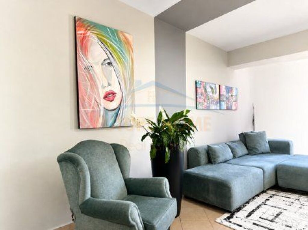 Shitet, Apartament 2+1, Rruga e Kavajes.